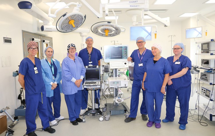 Consultant Urological Surgeon, Mr Steve Garnett, and Benenden Hospital theatre staff 