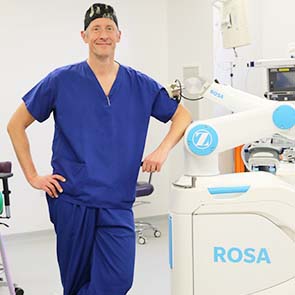 Mr Alex Chipperfield