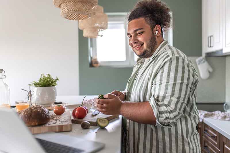 Man making a healthy snack