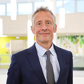 Mr Alex Chipperfield